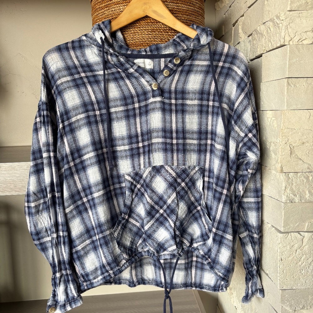 Gauzy hooded blouse